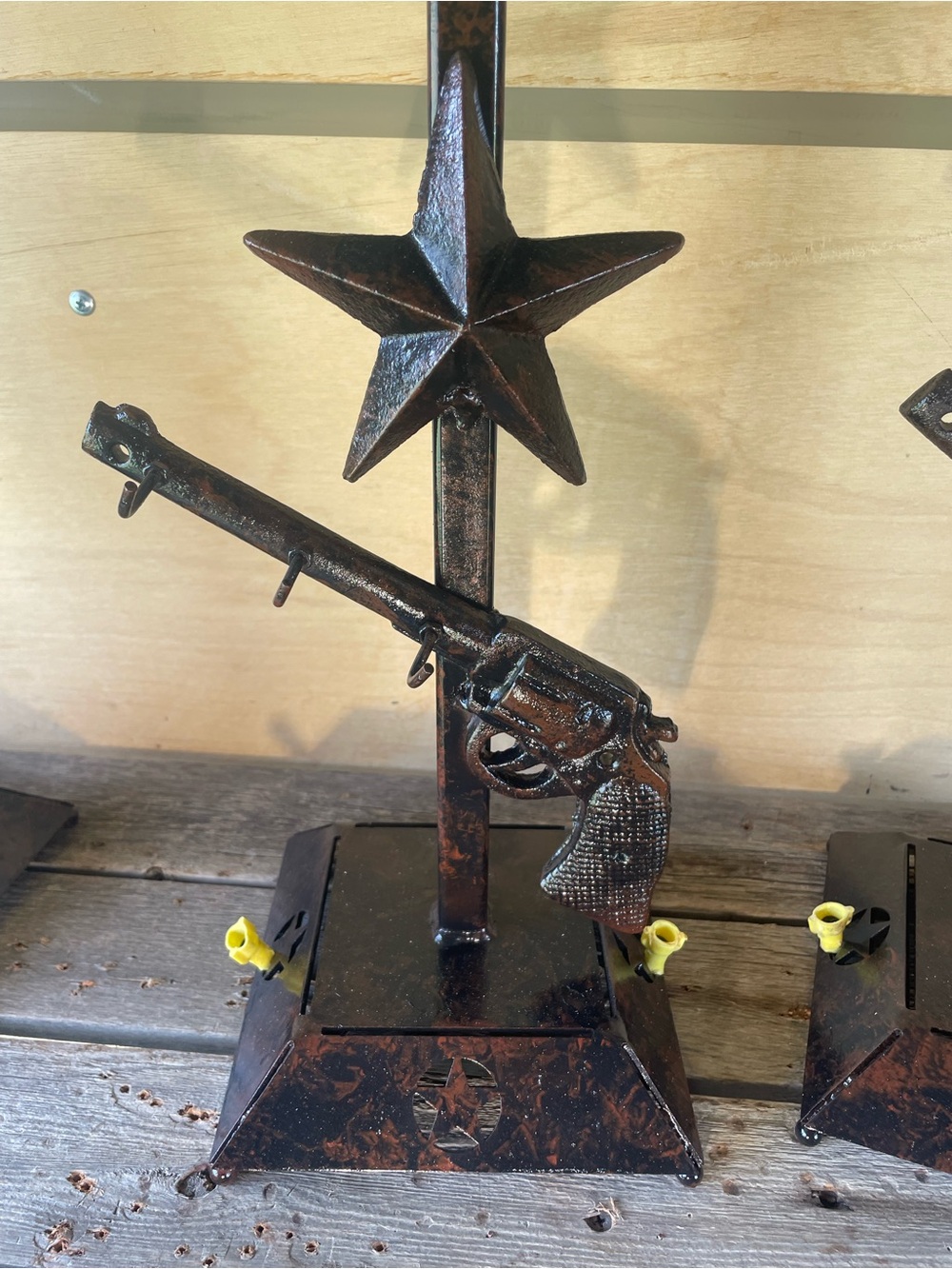 Rustic Metal Star & Revolver hand man table lamp